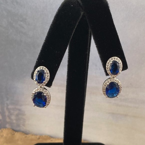 Fabulous Blue, Blue Sapphires Earrings sen in Sterling Silver - Picture 2 of 6